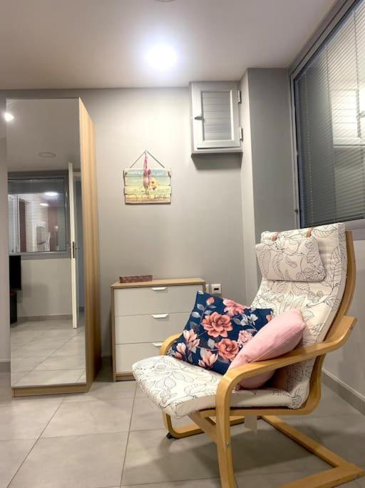 Cozy Apartment Near To The Airport Kouvarás Zewnętrze zdjęcie